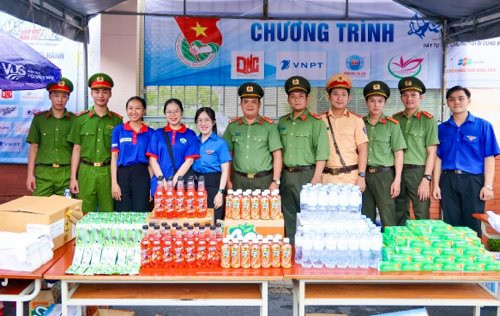 Cần Thơ: Ấm lòng sĩ tử từ chương trình "Tiếp sức mùa thi" năm 2024