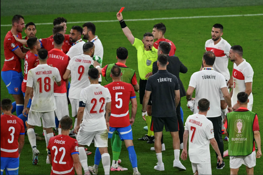 Vòng 1/8 Euro 2024: Công bố danh sách 10 cầu thủ bị cấm thi đấu