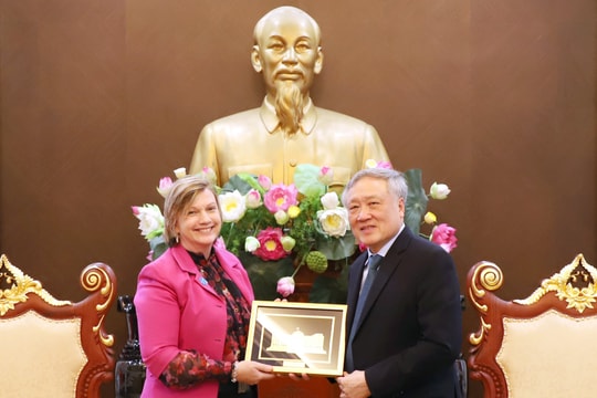 Chánh án TANDTC Nguyễn Hòa Bình tiếp Trưởng đại diện UNICEF tại Việt Nam