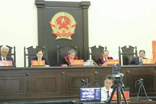 Mua bán ma túy ngụy trang trong hộp bánh trung thu