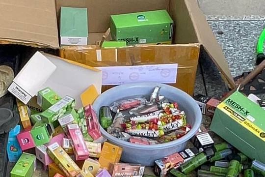 'Bay' hơn 28 triệu đồng vì vape lậu