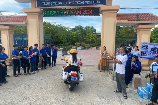 CSGT tỉnh TT-Huế: Kịp thời hỗ trợ thí sinh đến điểm thi