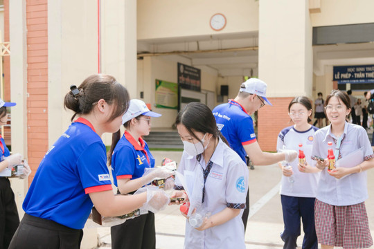 Ngày thứ 2 sĩ tử TP.HCM thi tốt nghiệp THPT