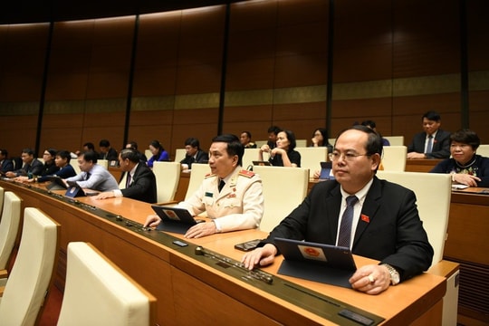 Quốc hội biểu quyết thông qua Luật Bảo hiểm xã hội (sửa đổi)