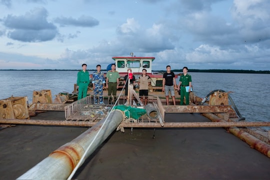 Bắt phương tiện khai thác cát biển trái phép