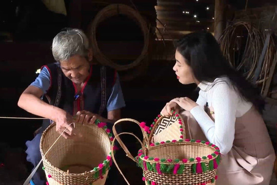 Nghề đan gùi truyền thống của người M’Nông