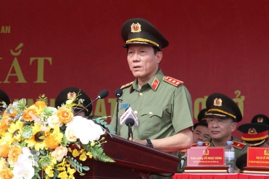 Bộ trưởng Bộ Công an dự Lễ ra mắt lực lượng tham gia bảo vệ ANTT ở cơ sở tại Nghệ An
