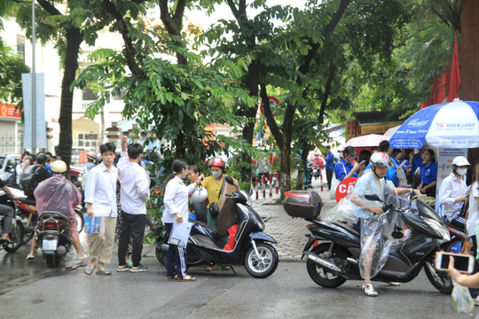 Hà Nội công bố điểm chuẩn trúng tuyển vào lớp 10 THPT công lập