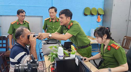 Kiên Giang đồng loạt cấp căn cước cho người dân