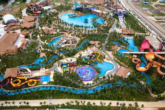 Người dân thích thú trải nghiệm công viên nước SunWorld Sầm Sơn
