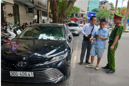 Hà Nội: Triển khai thu phí trông giữ xe không dùng tiền mặt toàn thành phố
