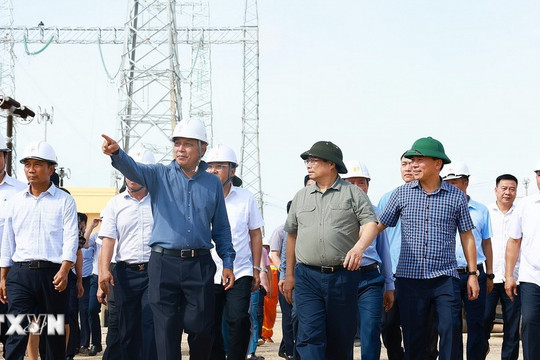 Kinh tế Việt Nam 6 tháng: Dấu ấn tinh thần 'chỉ bàn làm, không bàn lùi'