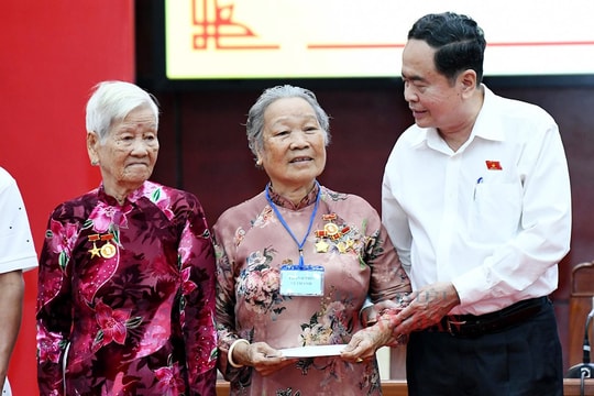 Chủ tịch Quốc hội tri ân người có công với cách mạng tỉnh Hậu Giang