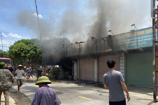 Hà Tĩnh: Cháy cửa hàng đồ gia dụng tại Cẩm Xuyên
