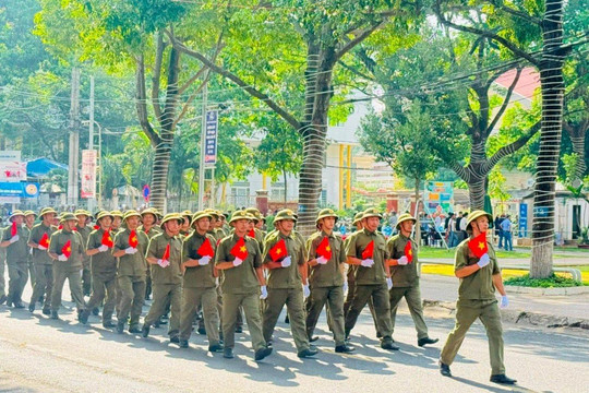 Ra mắt lực lượng tham gia bảo vệ an ninh trật tự ở cơ sở tại Đắk Lắk