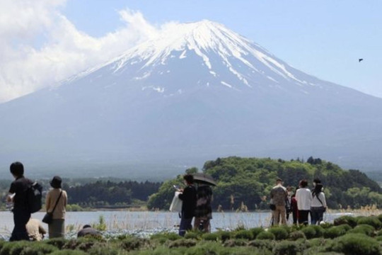 Nhật Bản thu phí leo núi Phú Sĩ
