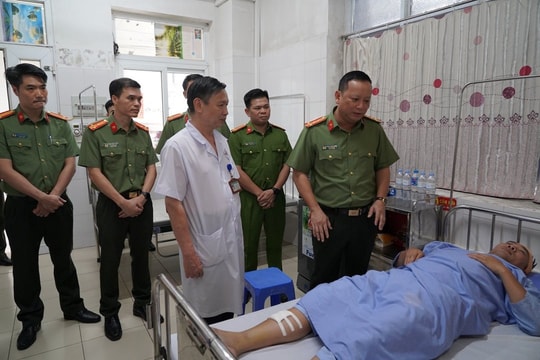 Điều khiển xe máy tông thẳng vào Cảnh sát giao thông