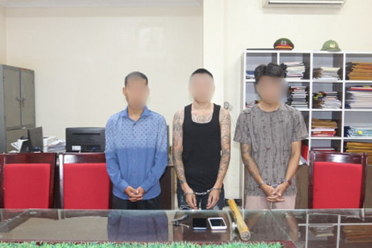 Bắt giữ khẩn cấp 3 đối tượng cướp tài sản