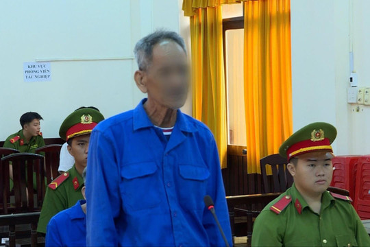 Dùng búa đánh hàng xóm trọng thương