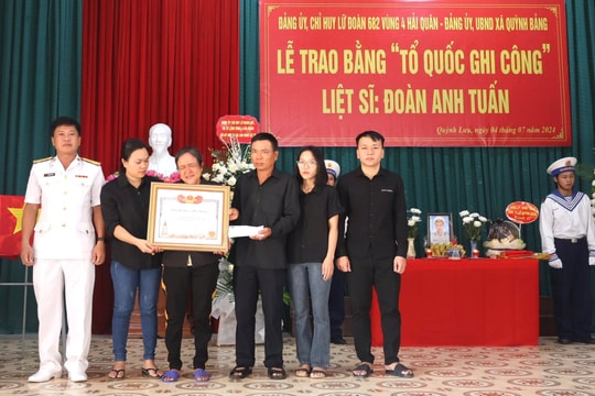 Trao bằng Tổ quốc ghi công cho liệt sĩ hy sinh tại quần đảo Trường Sa