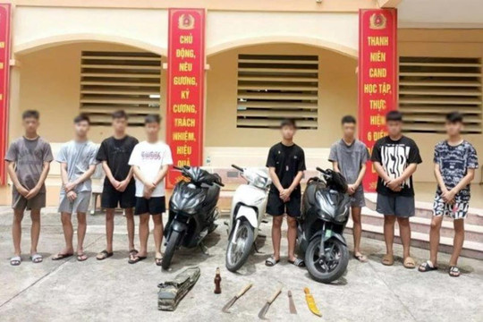 Đi xe máy lạng lách, vô cớ ném vỏ chai bia vào người đi đường
