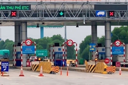Xe hết tiền tài khoản ETC vẫn chạy vào 4 tuyến cao tốc