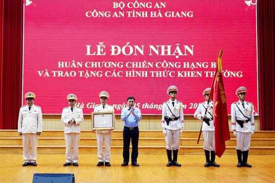 Công an tỉnh Hà Giang đón nhận Huân chương Chiến công hạng Ba