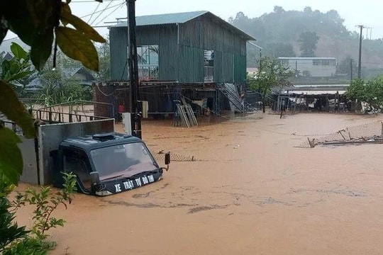 Hà Giang: Nhiều tuyến đường bị sạt lở do mưa lớn