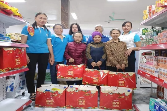 Gian hàng 0 đồng “Kết nối sẻ chia – Trao tặng yêu thương”