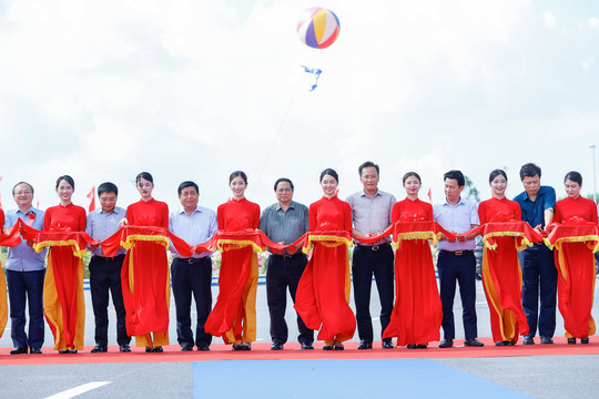 Thủ tướng khánh thành đường nối 2 cao tốc huyết mạch miền Bắc