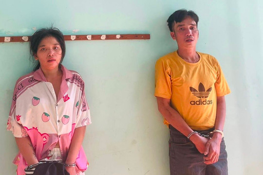 Đôi nam nữ giật dây chuyền để “chơi” ma túy