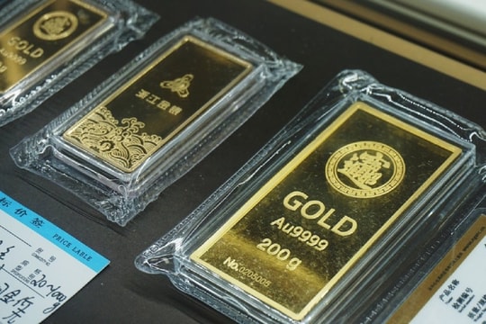 Giá vàng hôm nay 9/7: Thử nghiệm mức 2.400 USD/ounce