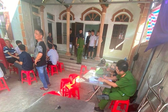 Chồng tâm thần đâm vợ nhiều nhát rồi tự tử