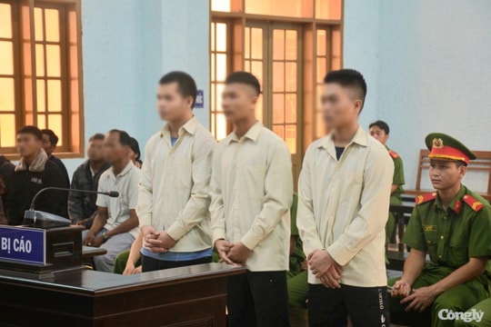 Ba bị cáo xâm hại bé gái sau buổi nhậu