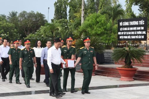 Cần Thơ tổ chức Lễ truy điệu an táng hài cốt liệt sĩ