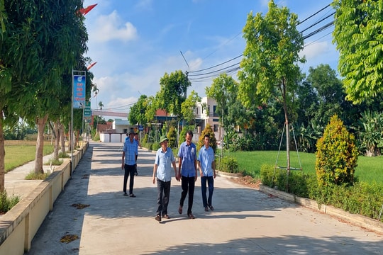 Đảng viên tiên phong hiến đất làm đường