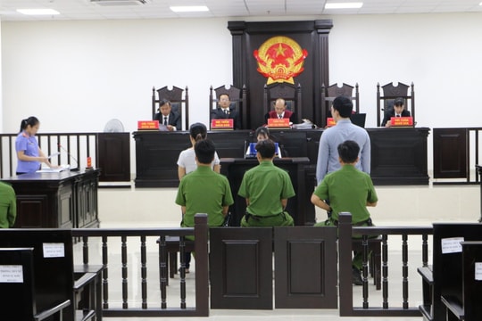 Mua ma túy về sử dụng và bán kiếm lời