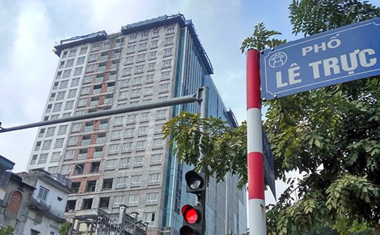 Vì sao Quận Ba Đình chưa đòi được 26 tỷ phí “cắt ngọn” 8B Lê Trực?