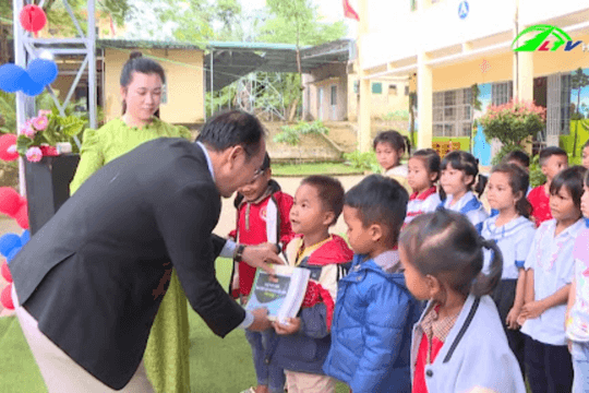 Hơn 120 nghìn bộ sách giáo khoa sẽ được tặng cho các trường học vùng khó khăn