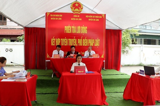 Dùng hung khí đuổi đánh nhau, gây náo loạn khu dân cư