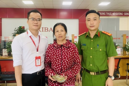 Đi vay vàng bán lấy tiền chuyển khoản cho đối tượng lừa đảo