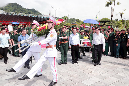 Nguyên Chủ tịch nước Trương Tấn Sang dự Lễ truy điệu các AHLS hy sinh trong chiến đấu bảo vệ biên giới phía Bắc
