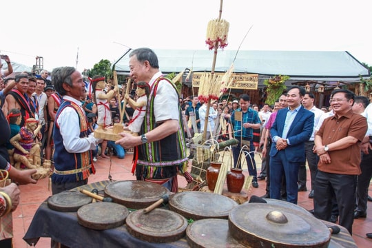 Phát huy giá trị văn hóa truyền thống gắn với phát triển du lịch