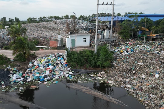 Hải Phòng: Cần sớm xử lý dứt điểm núi rác thải bủa vây khu dân cư
