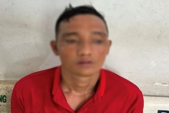 Cướp giật dây chuyền của người dân rồi chạy trốn