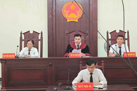 Rủ nhau đi cướp giật tài sản lấy tiền tiêu xài