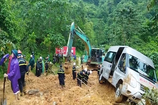 Lãnh đạo tỉnh Tuyên Quang thăm hỏi các nạn nhân trong vụ lở đất vùi lấp xe 16 chỗ tại Hà Giang