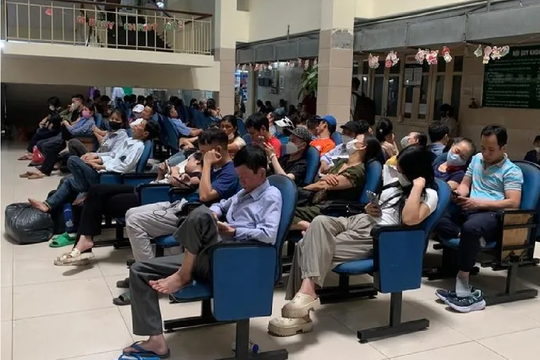 Bệnh viện Bạch Mai kéo dài thời gian khám bệnh đến 21h hằng ngày từ 1/8