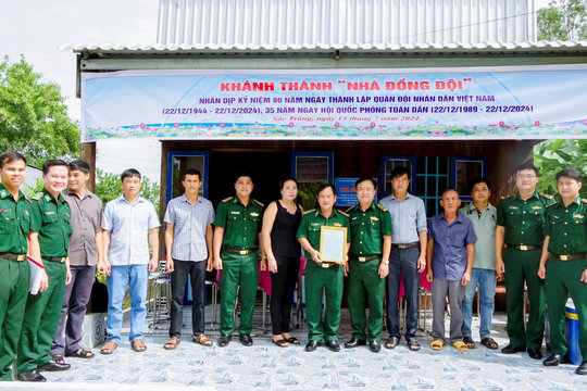 Bàn giao “Nhà đồng đội” cho quân nhân có hoàn cảnh khó khăn