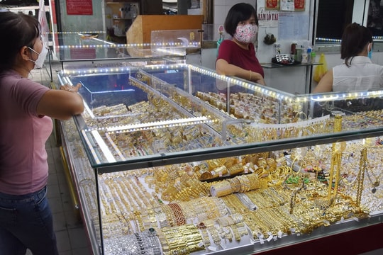 Giá vàng hôm nay 13/7: Vàng thế giới lên đỉnh 2 tháng